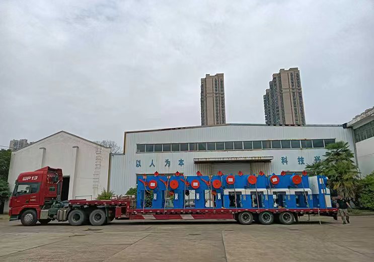 江阴南菁机械已完工拉丝设备装车发运